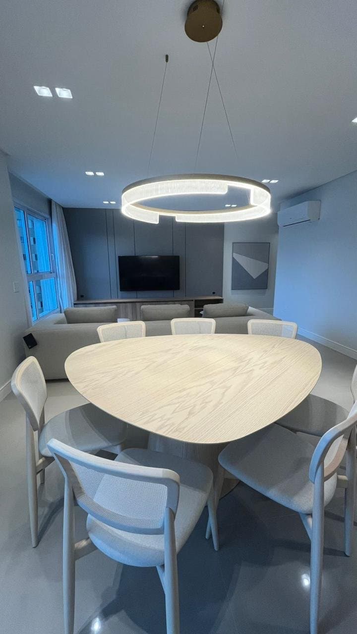 Apartamento de 4 quartos com 4 suítes e 161 m² em Bal. Camboriú