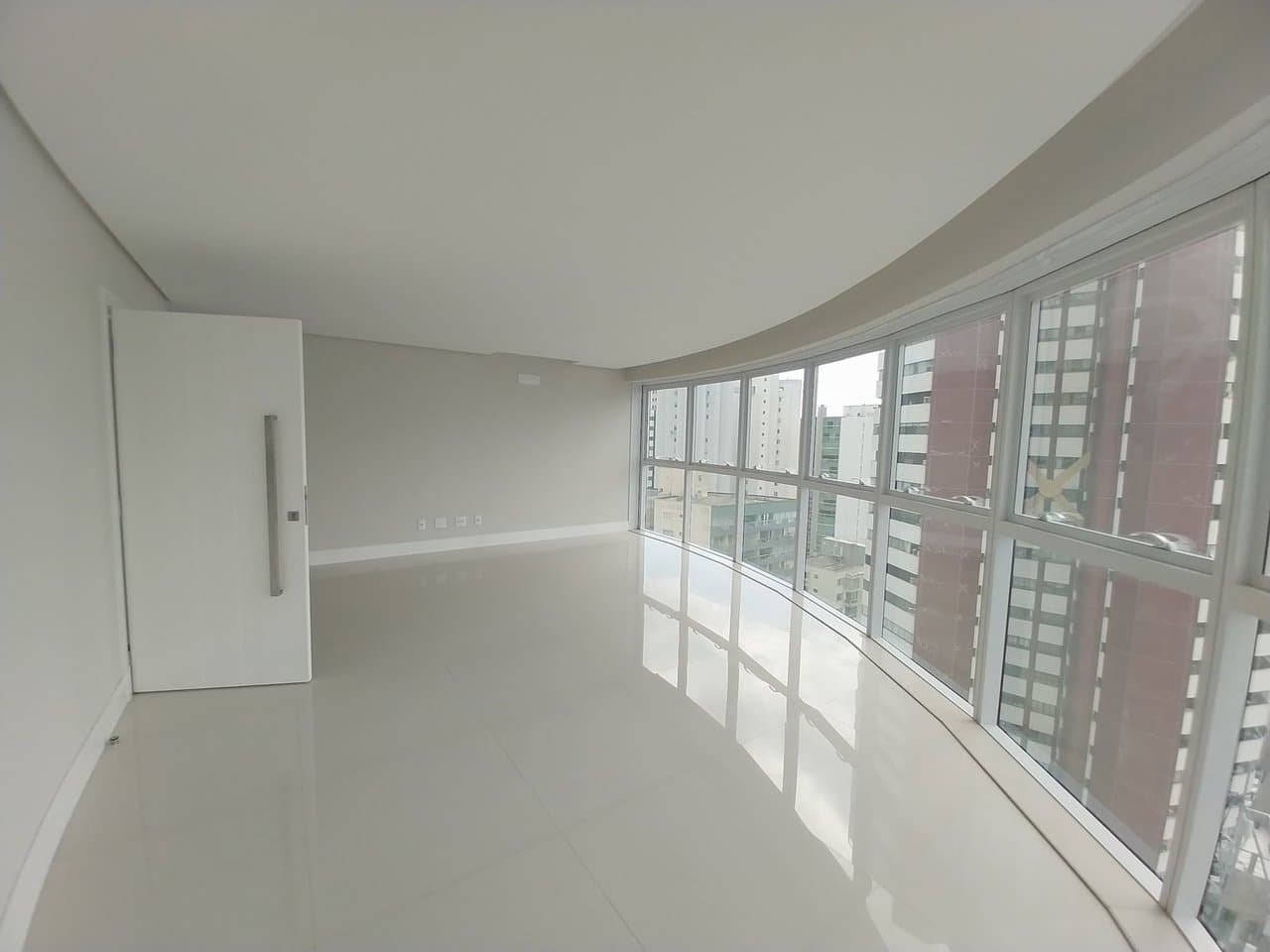 Apartamento de 4 quartos com 2 suítes e 132 m² em Bal. Camboriú