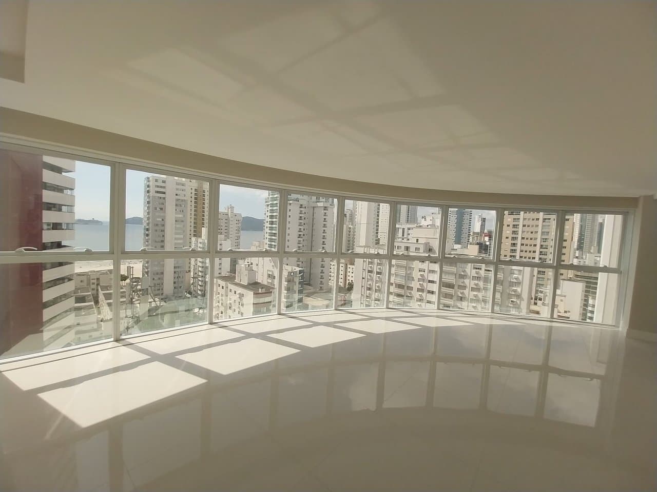Apartamento de 4 quartos com 2 suítes e 132 m² em Bal. Camboriú