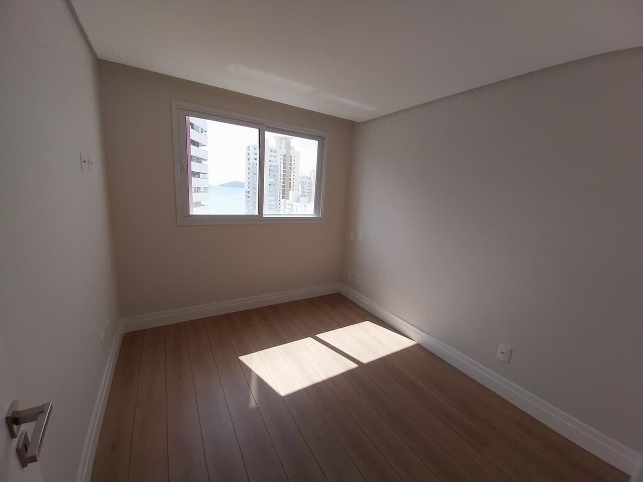 Apartamento de 4 quartos com 2 suítes e 132 m² em Bal. Camboriú