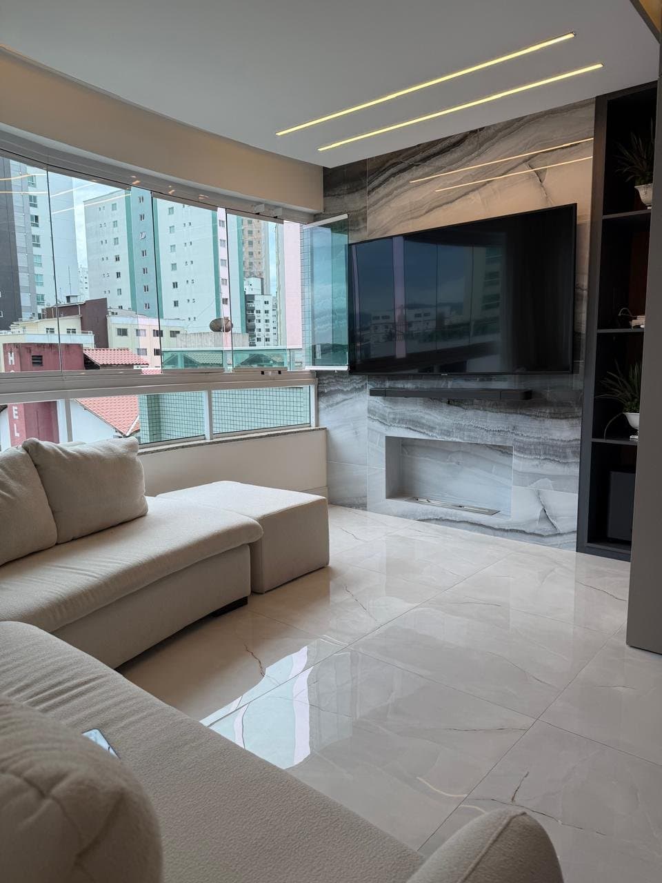 Apartamento de 3 quartos com 3 suítes e 146 m² em Bal. Camboriú