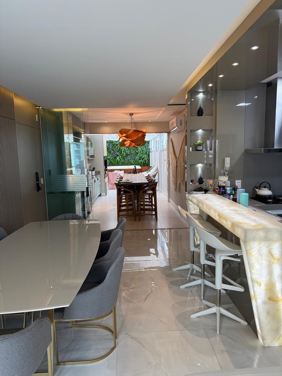 Apartamento de 3 quartos com 3 suítes e 146 m² em Bal. Camboriú