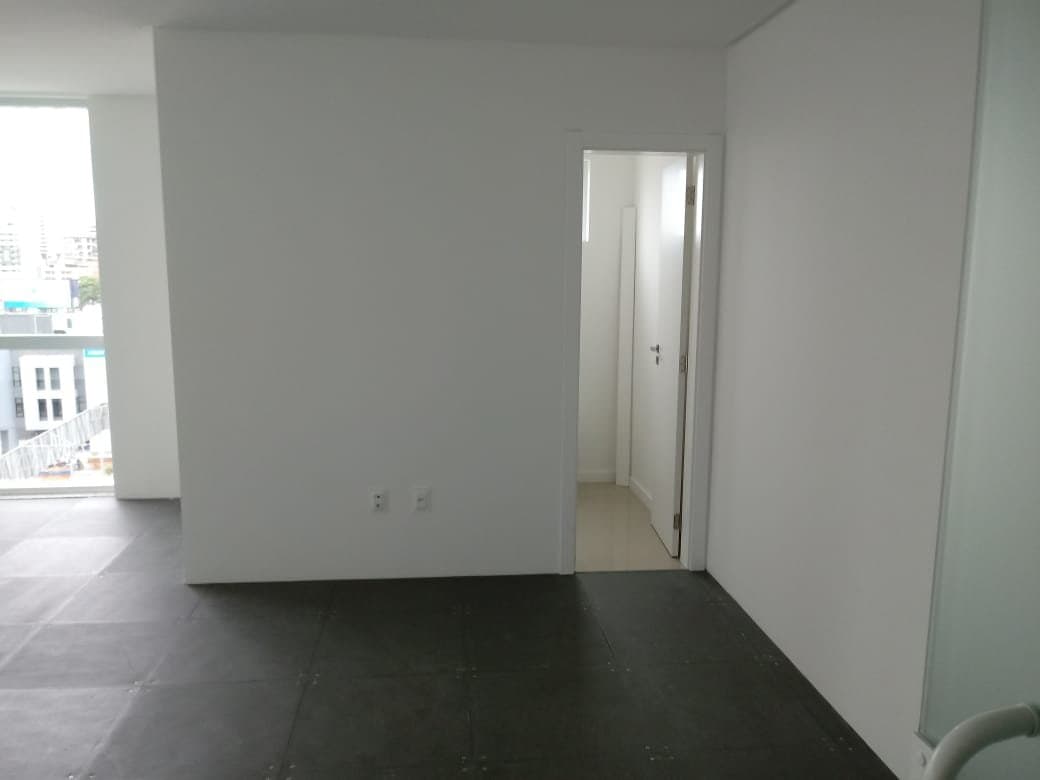 Sala Comercial 74 m² em Bal. Camboriú