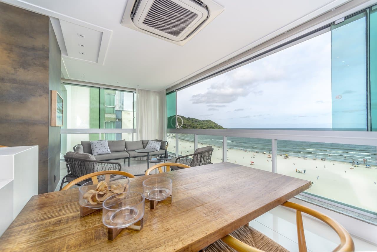 Apartamento de 4 quartos com 4 suítes e 315 m² em Bal. Camboriú
