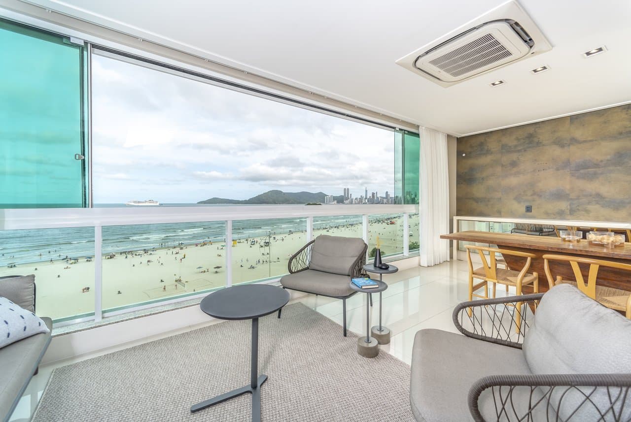 Apartamento de 4 quartos com 4 suítes e 315 m² em Bal. Camboriú