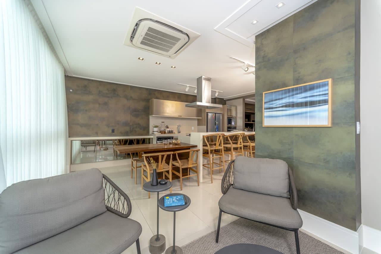 Apartamento de 4 quartos com 4 suítes e 315 m² em Bal. Camboriú