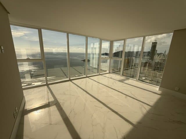 Apartamento de 4 quartos com 4 suítes e 170 m² em Bal. Camboriú