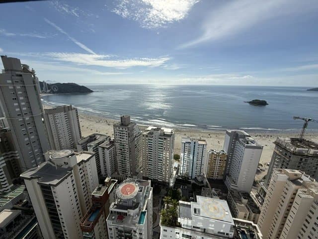 Apartamento de 4 quartos com 4 suítes e 170 m² em Bal. Camboriú
