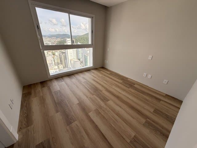 Apartamento de 4 quartos com 4 suítes e 170 m² em Bal. Camboriú