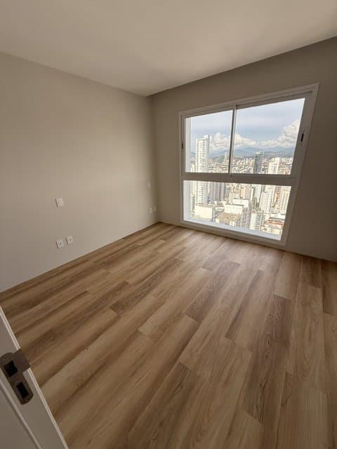 Apartamento de 4 quartos com 4 suítes e 170 m² em Bal. Camboriú