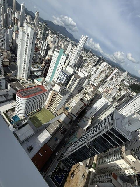Apartamento de 4 quartos com 4 suítes e 170 m² em Bal. Camboriú