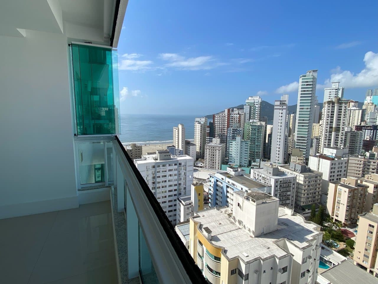 Apartamento de 3 quartos com 3 suítes e 137 m² em Bal. Camboriú