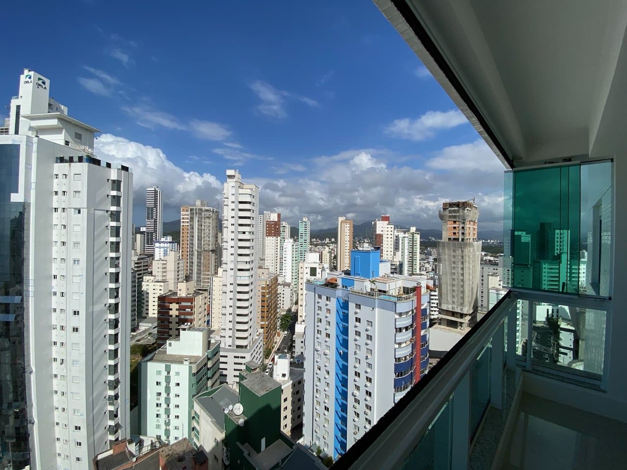 Apartamento de 3 quartos com 3 suítes e 137 m² em Bal. Camboriú