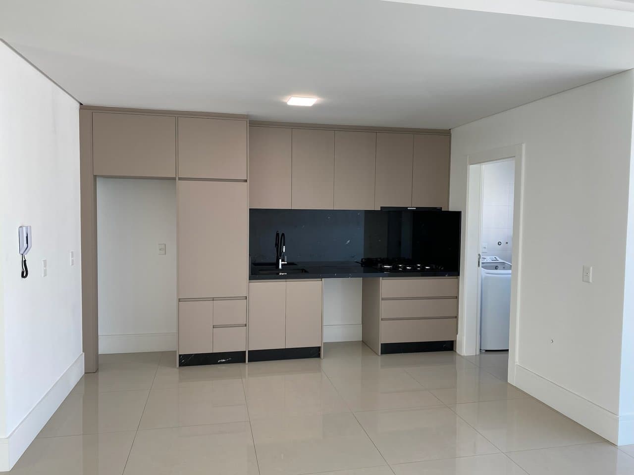 Apartamento de 3 quartos com 3 suítes e 137 m² em Bal. Camboriú