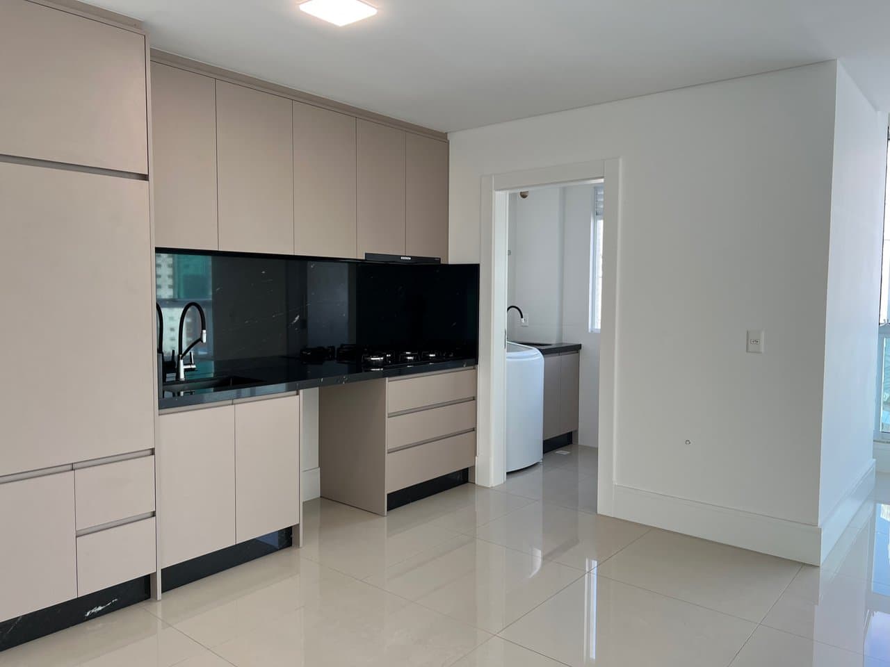 Apartamento de 3 quartos com 3 suítes e 137 m² em Bal. Camboriú