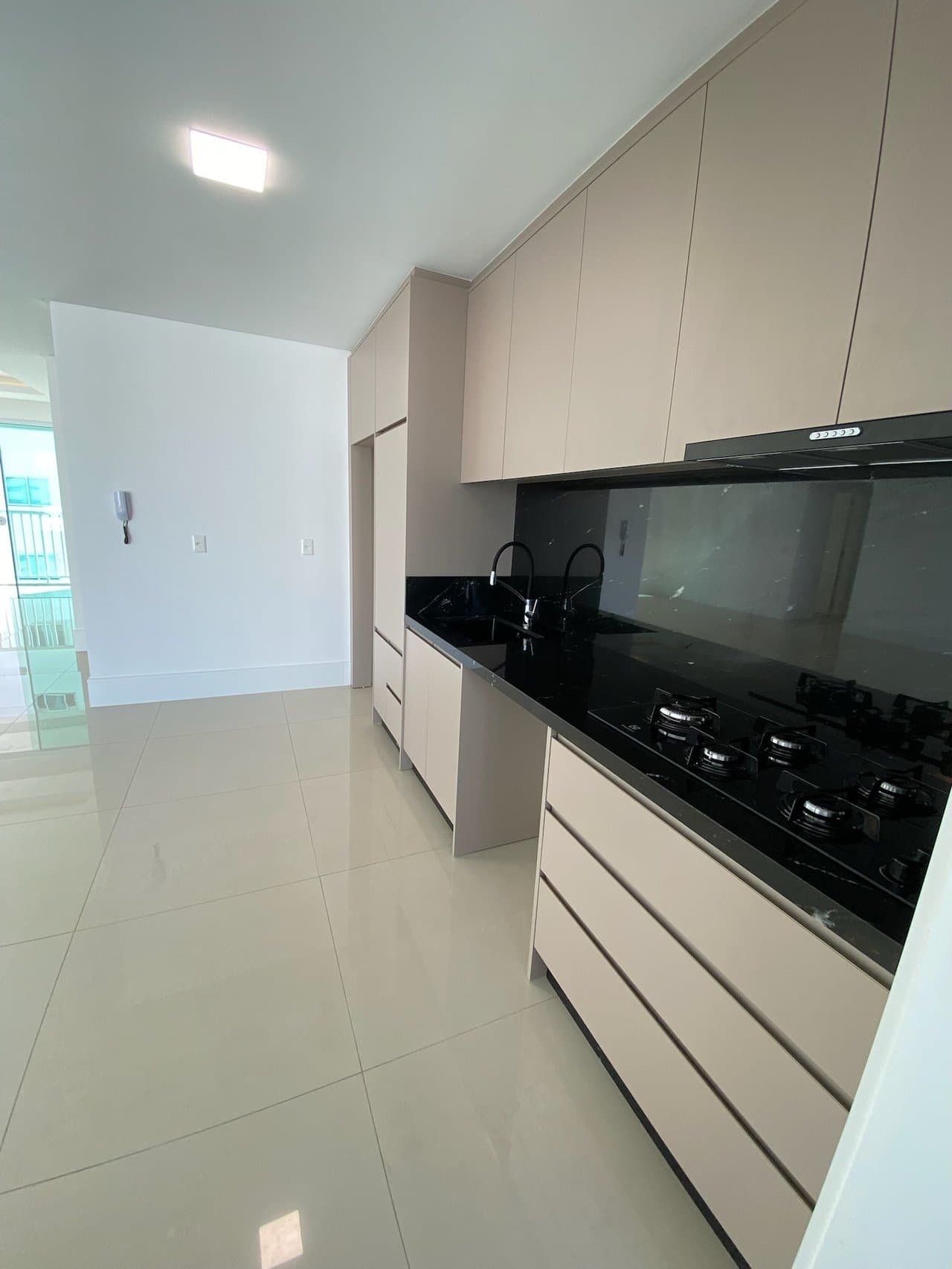 Apartamento de 3 quartos com 3 suítes e 137 m² em Bal. Camboriú