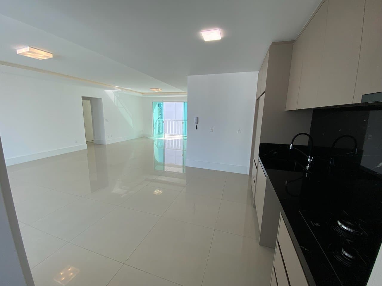 Apartamento de 3 quartos com 3 suítes e 137 m² em Bal. Camboriú