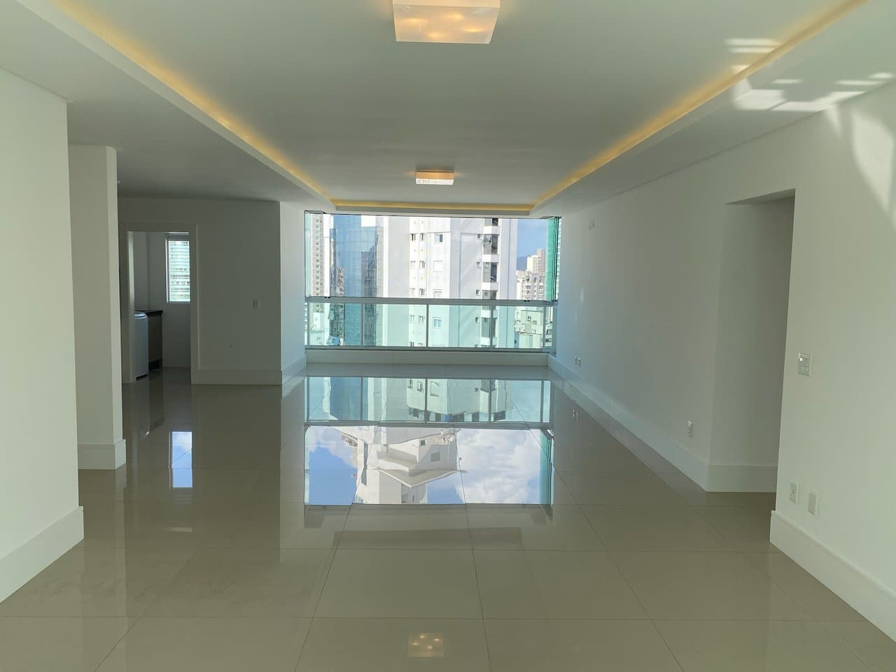 Apartamento de 3 quartos com 3 suítes e 137 m² em Bal. Camboriú