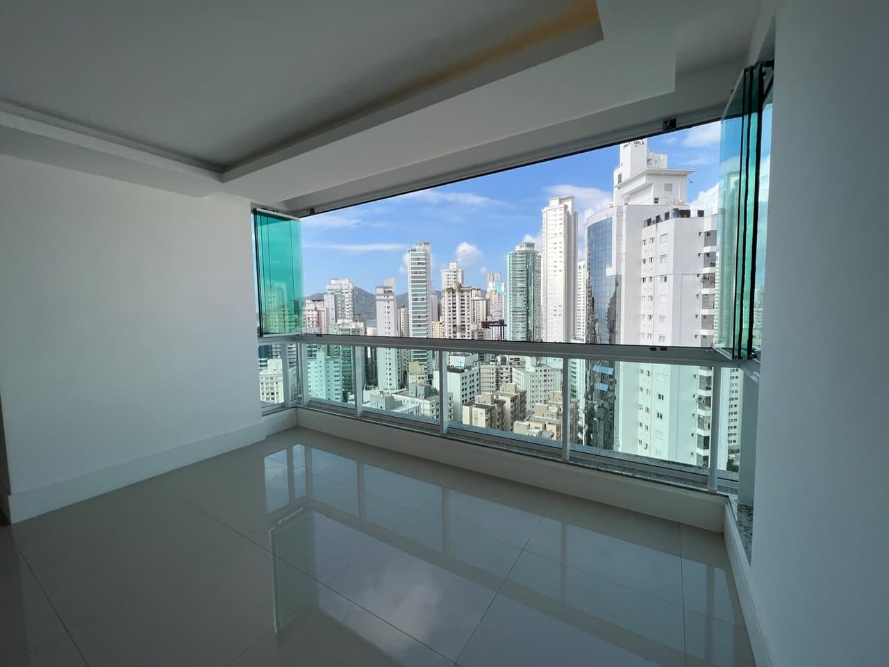 Apartamento de 3 quartos com 3 suítes e 137 m² em Bal. Camboriú