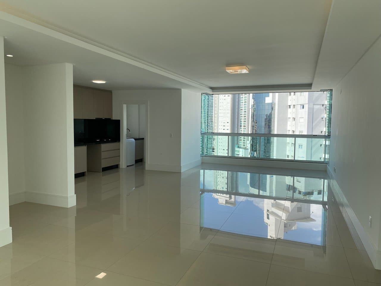 Apartamento de 3 quartos com 3 suítes e 137 m² em Bal. Camboriú