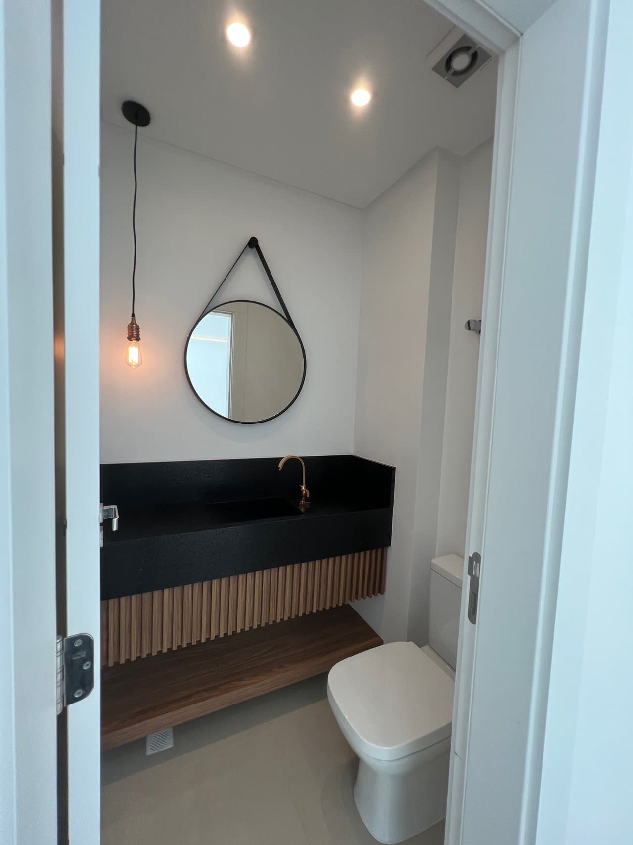 Apartamento de 3 quartos com 3 suítes e 137 m² em Bal. Camboriú