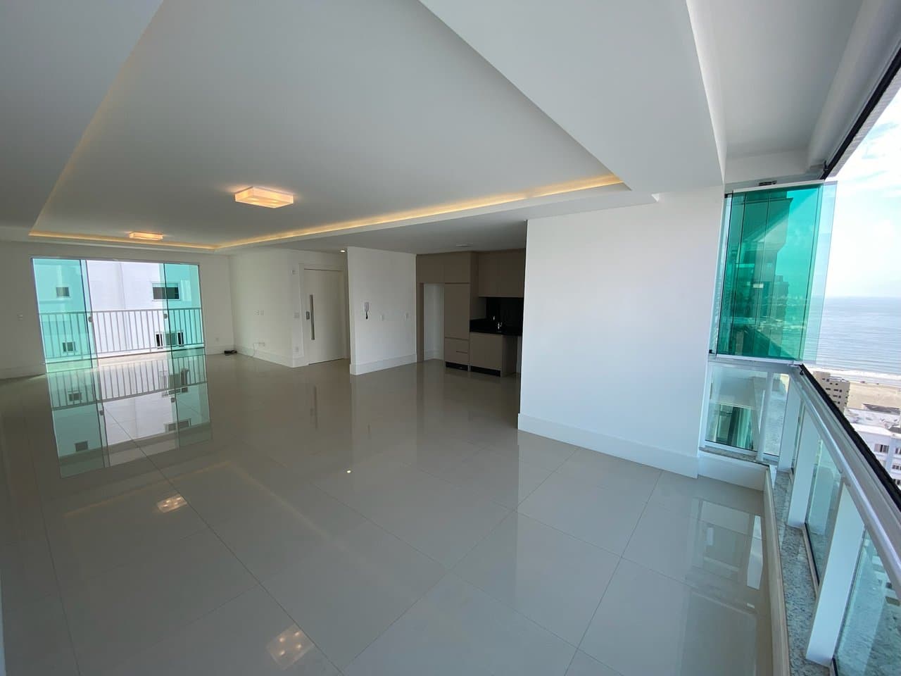 Apartamento de 3 quartos com 3 suítes e 137 m² em Bal. Camboriú