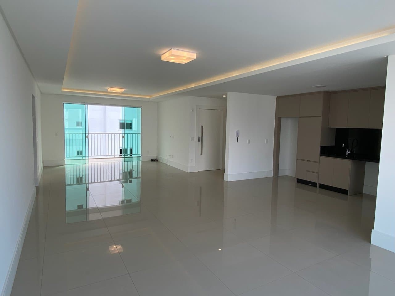 Apartamento de 3 quartos com 3 suítes e 137 m² em Bal. Camboriú