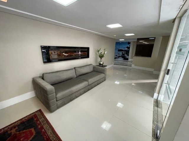 Apartamento de 3 quartos com 3 suítes e 223 m² em Bal. Camboriú