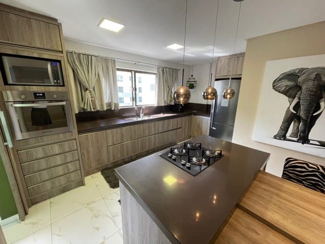 Apartamento de 3 quartos com 3 suítes e 223 m² em Bal. Camboriú