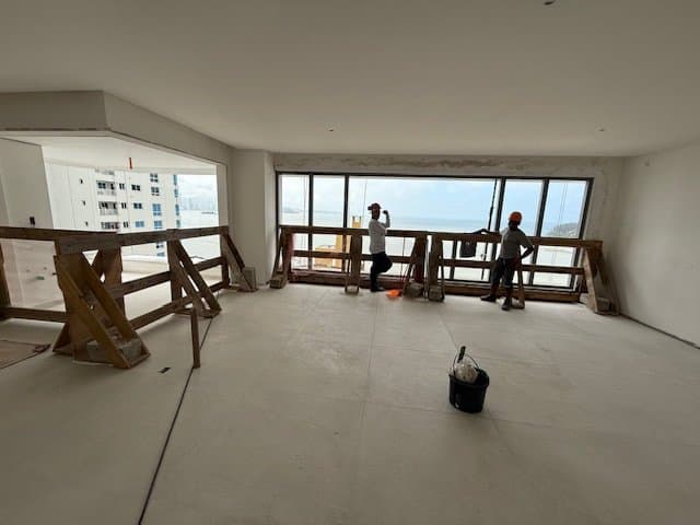 Apartamento de 4 quartos com 4 suítes e 194 m² em Bal. Camboriú
