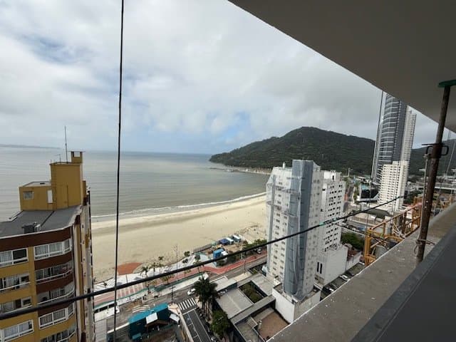 Apartamento de 4 quartos com 4 suítes e 194 m² em Bal. Camboriú