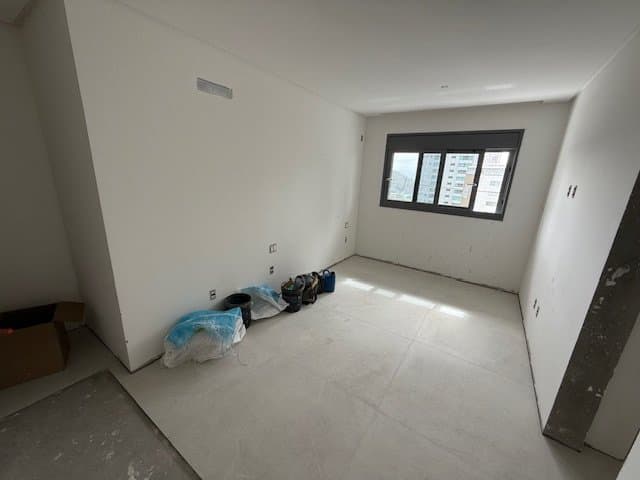 Apartamento de 4 quartos com 4 suítes e 194 m² em Bal. Camboriú
