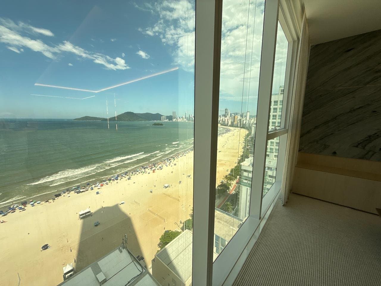 Apartamento de 4 quartos com 4 suítes e 184 m² em Bal. Camboriú