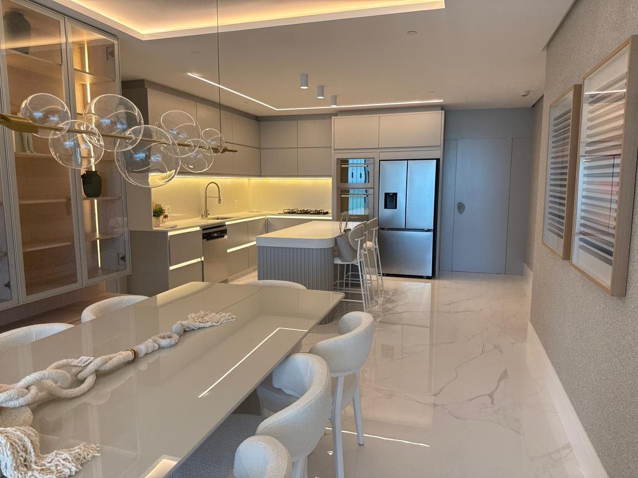 Apartamento de 4 quartos com 4 suítes e 184 m² em Bal. Camboriú