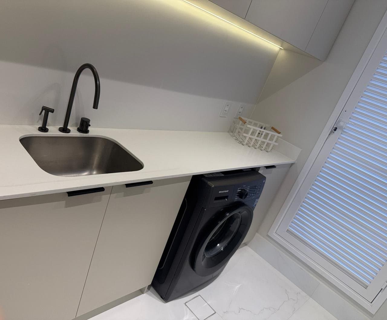 Apartamento de 4 quartos com 4 suítes e 184 m² em Bal. Camboriú