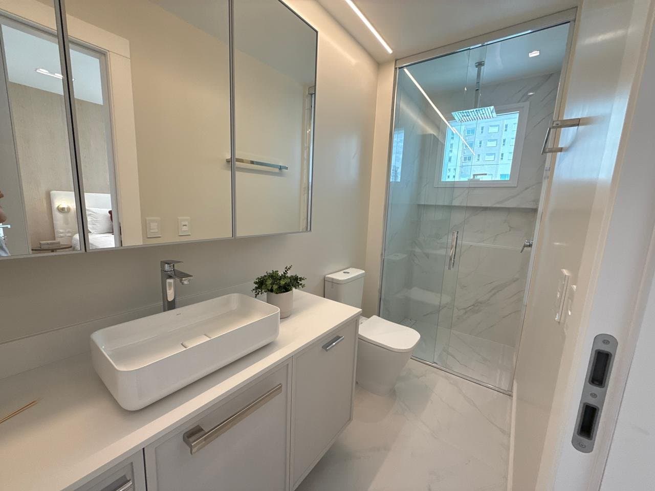 Apartamento de 4 quartos com 4 suítes e 184 m² em Bal. Camboriú