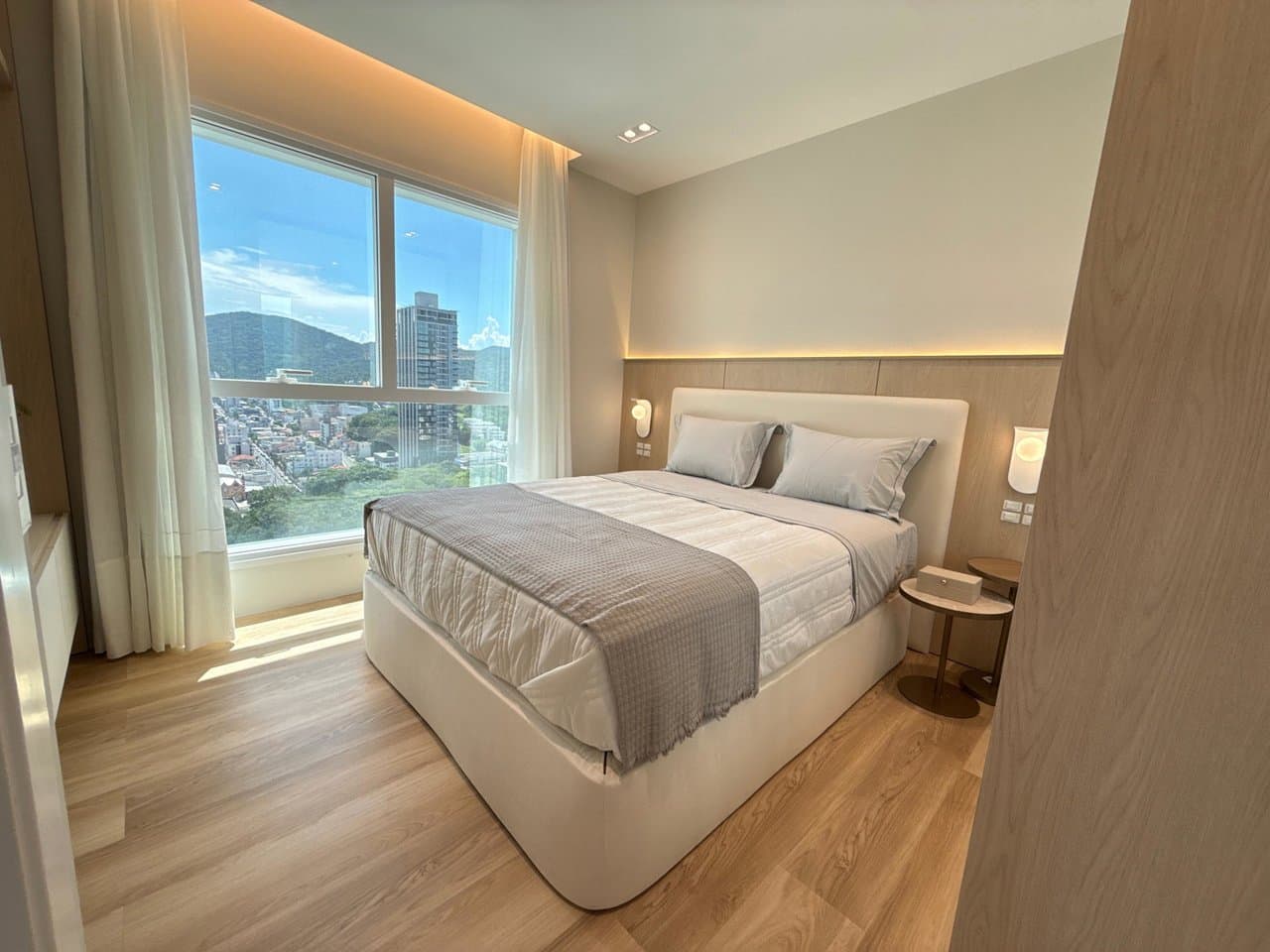 Apartamento de 4 quartos com 4 suítes e 184 m² em Bal. Camboriú
