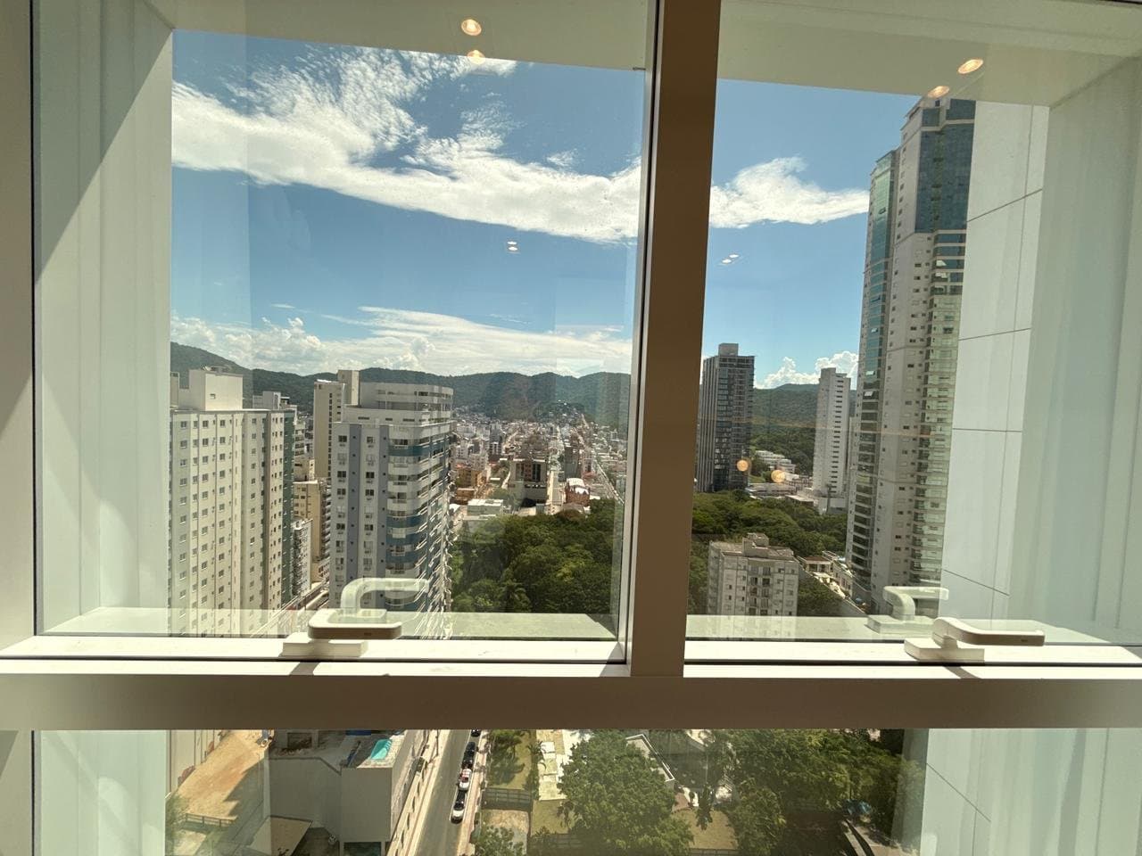 Apartamento de 4 quartos com 4 suítes e 184 m² em Bal. Camboriú