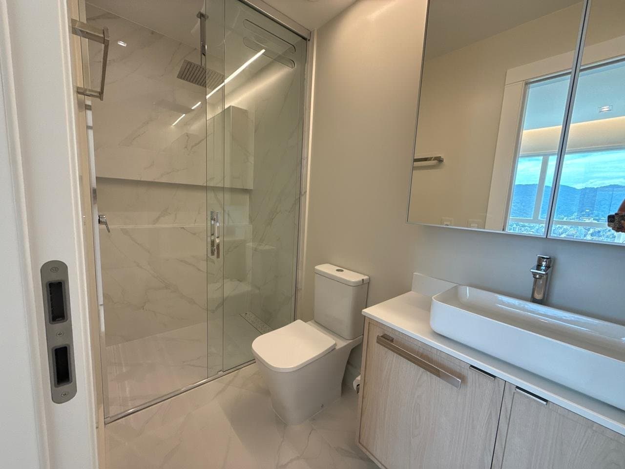 Apartamento de 4 quartos com 4 suítes e 184 m² em Bal. Camboriú