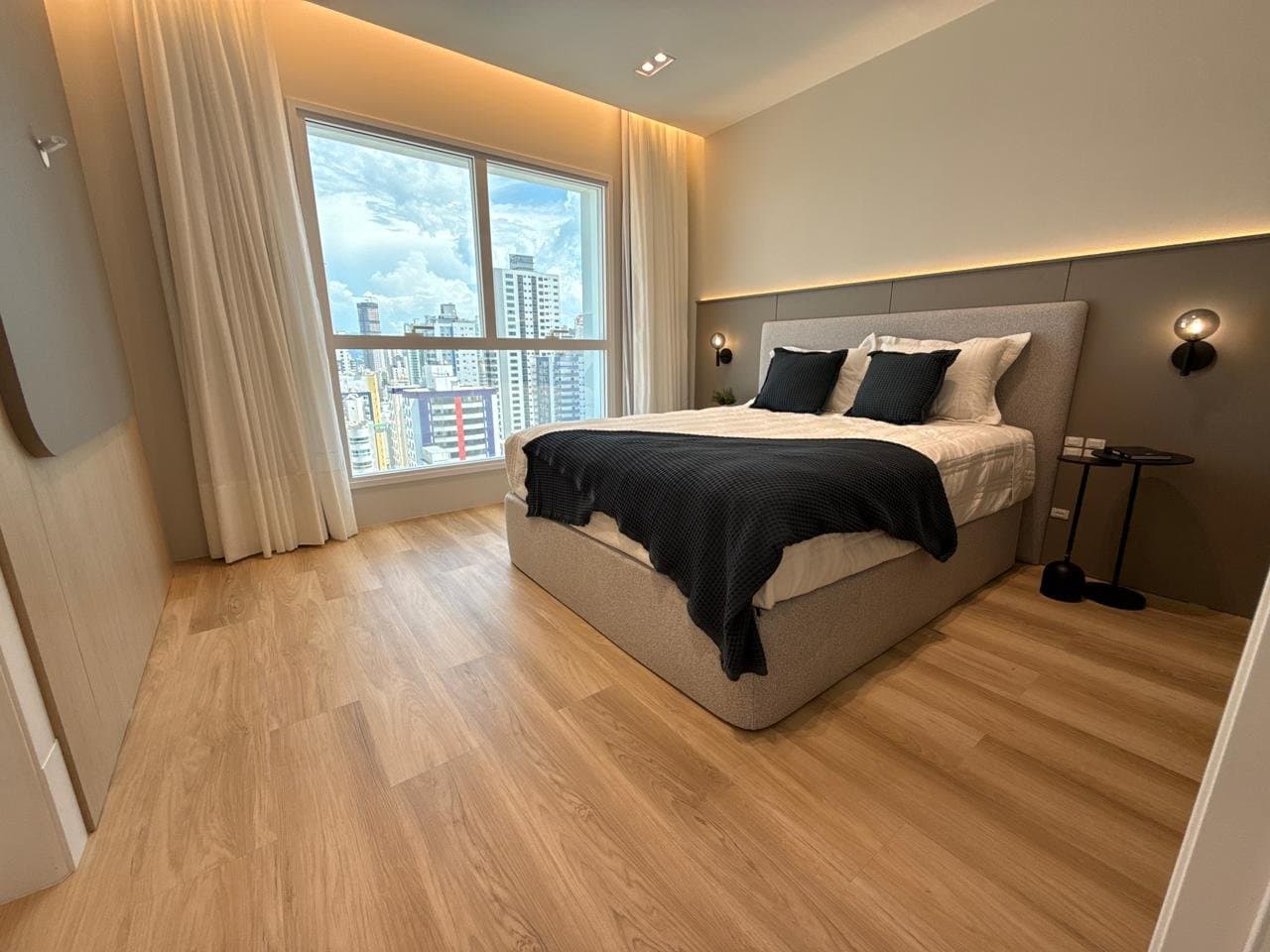 Apartamento de 4 quartos com 4 suítes e 184 m² em Bal. Camboriú