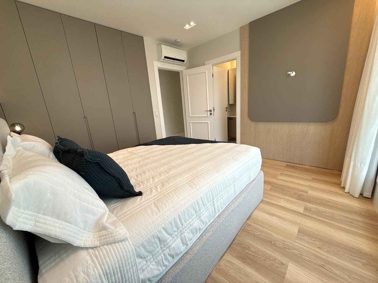 Apartamento de 4 quartos com 4 suítes e 184 m² em Bal. Camboriú