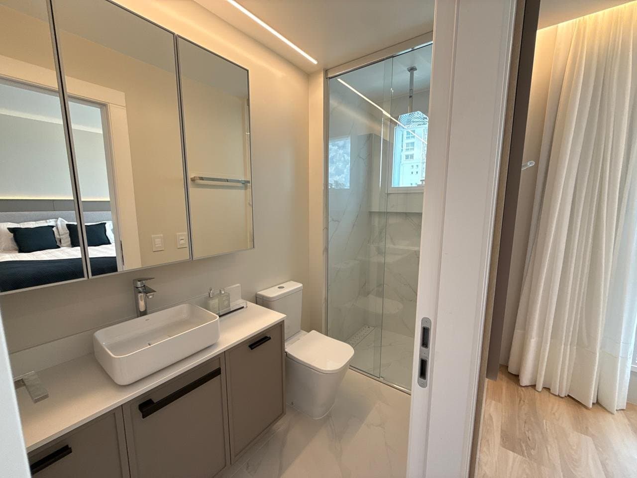 Apartamento de 4 quartos com 4 suítes e 184 m² em Bal. Camboriú