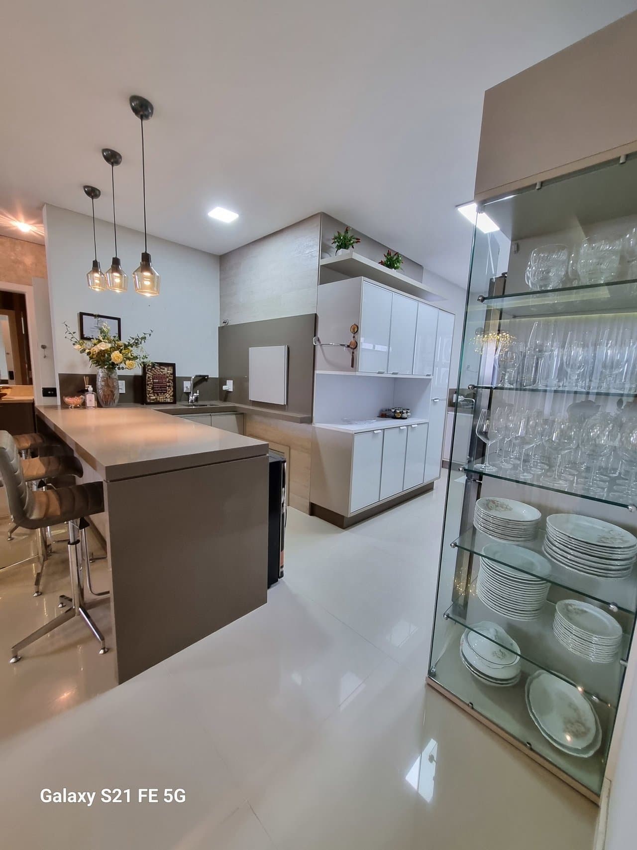 Apartamento de 3 quartos com 3 suítes e 136 m² em Bal. Camboriú