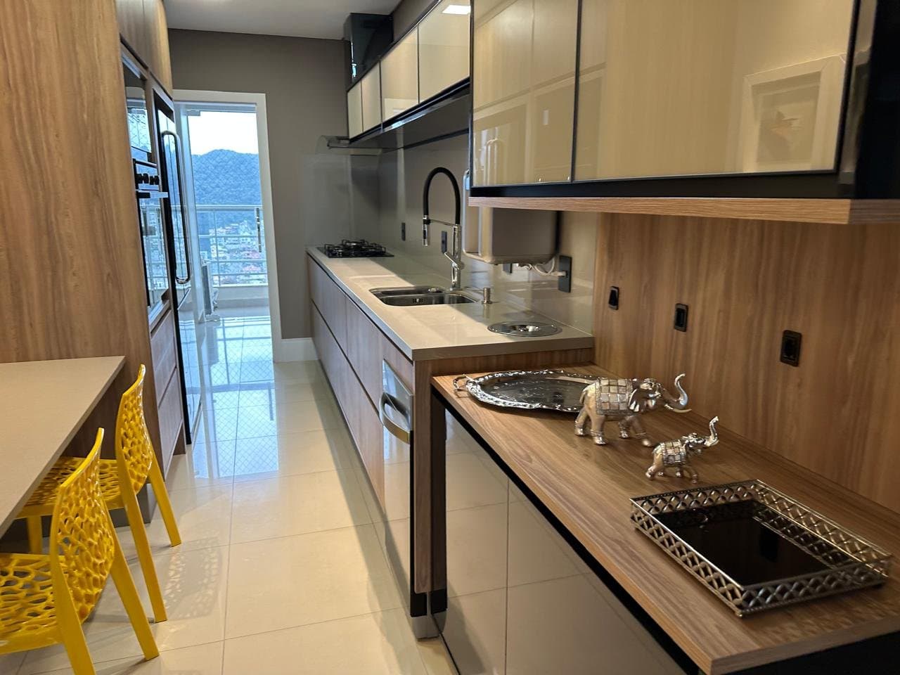 Apartamento de 3 quartos com 3 suítes e 134 m² em Bal. Camboriú