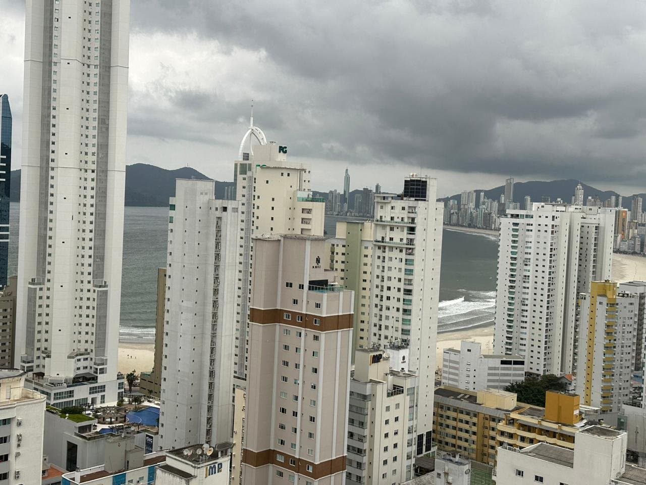Apartamento de 3 quartos com 3 suítes e 134 m² em Bal. Camboriú