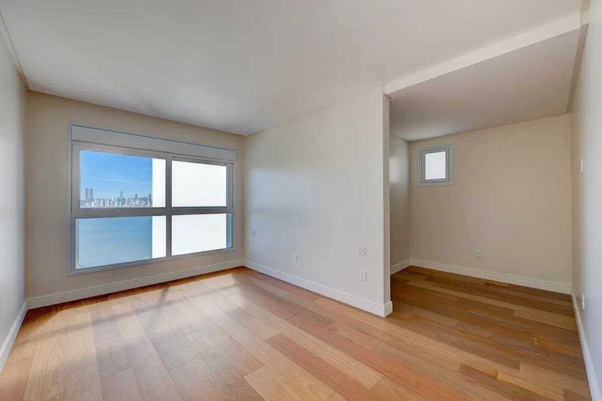 Apartamento de 3 quartos com 3 suítes e 160 m² em Bal. Camboriú