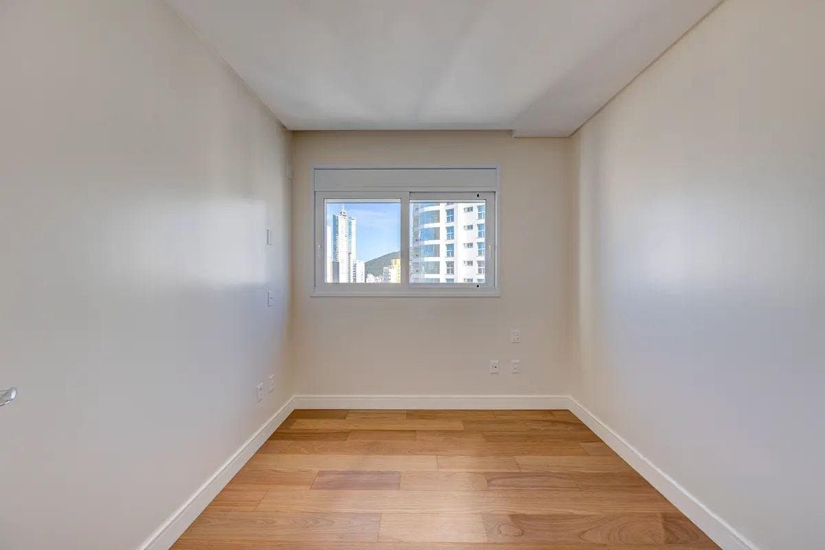 Apartamento de 3 quartos com 3 suítes e 160 m² em Bal. Camboriú