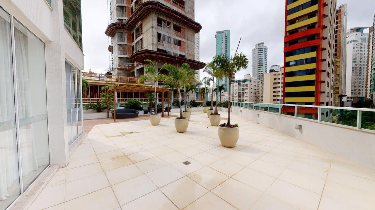 Apartamento de 3 quartos com 3 suítes e 135 m² em Bal. Camboriú