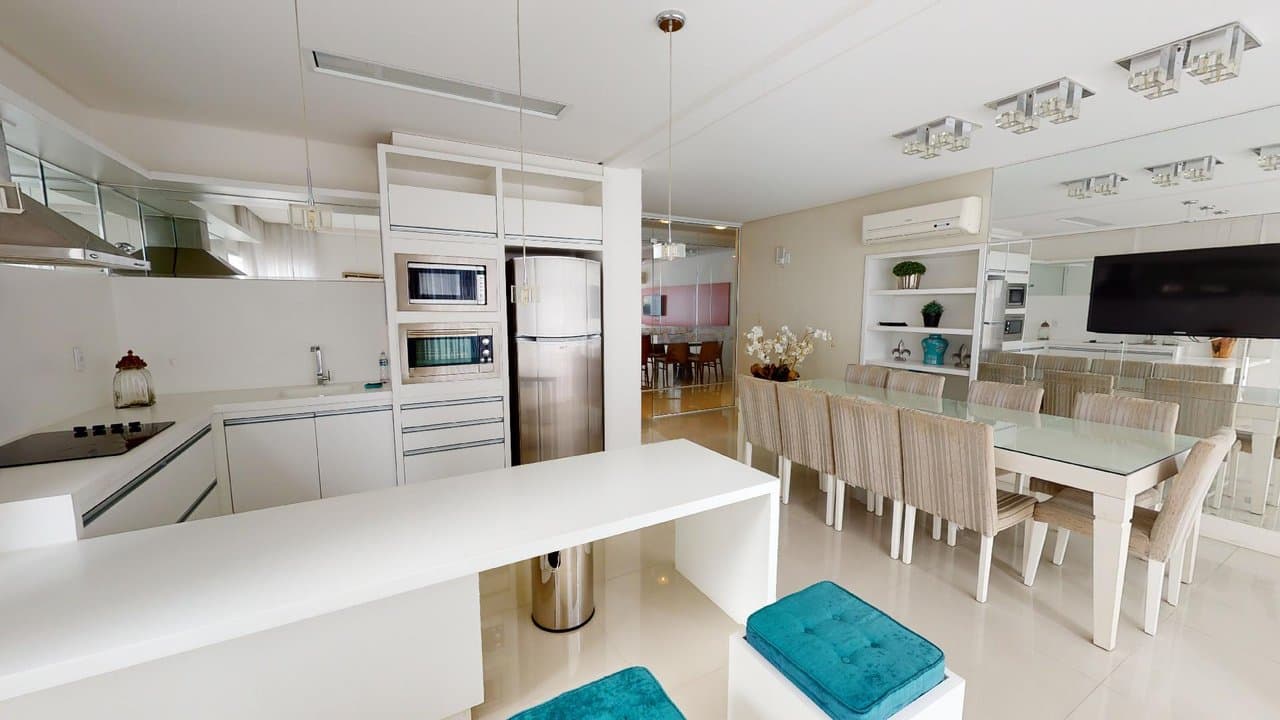 Apartamento de 3 quartos com 3 suítes e 135 m² em Bal. Camboriú