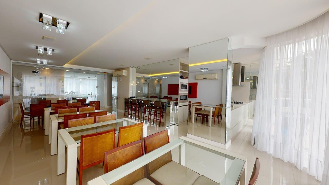 Apartamento de 3 quartos com 3 suítes e 135 m² em Bal. Camboriú